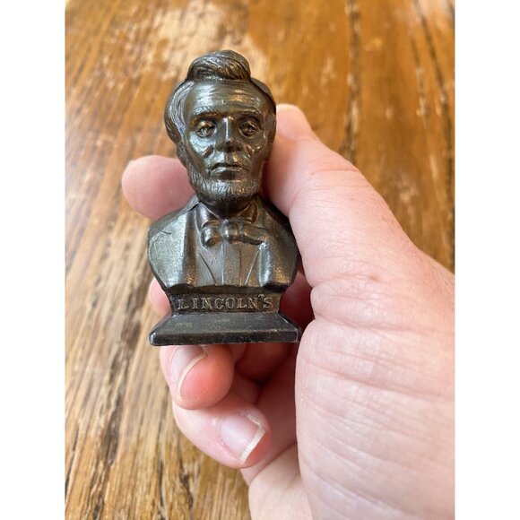 Vintage Abraham Lincoln Miniature Bust Statue 2.5" Tall Bronze Finish Collectibl - Picture 2 of 5
